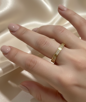 ANEL INSPIRID LOVE DET. CRAVEJ. BANHADO A OURO 18K