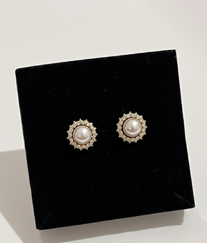 BRINCO GLOW PEARL BANHADO A OURO 18K