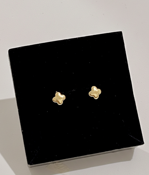 BRINCO MINI TREVO LISO BANHADO A OURO 18K