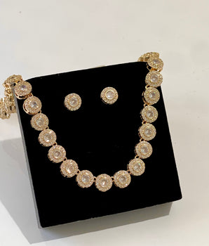 BRINCO SWAROVSKI BANHADO A OURO 18K
