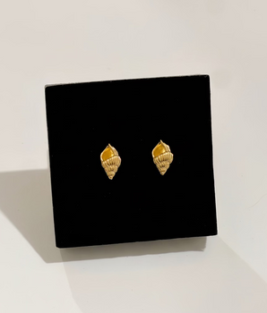 BRINCO CONCHA TEXTURIZADA BANHADO A OURO 18K