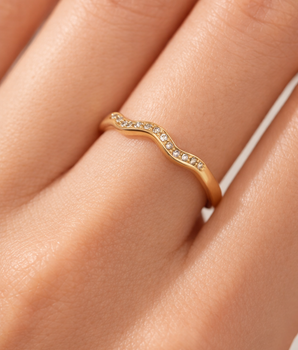ANEL WAVE CRAVEJADO BANHADO A OURO 18K